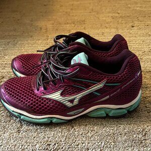 Mizuno Wave Enigma 5 running shoe NEW